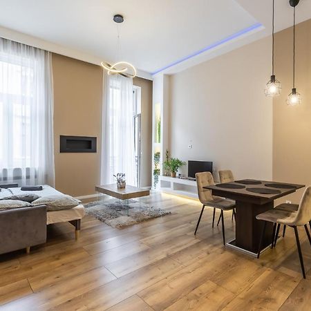Csengery Deluxe Home With Balcony Будапеща Екстериор снимка