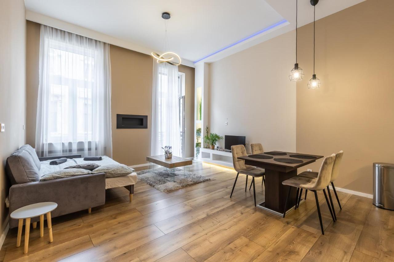 Csengery Deluxe Home With Balcony Будапеща Екстериор снимка