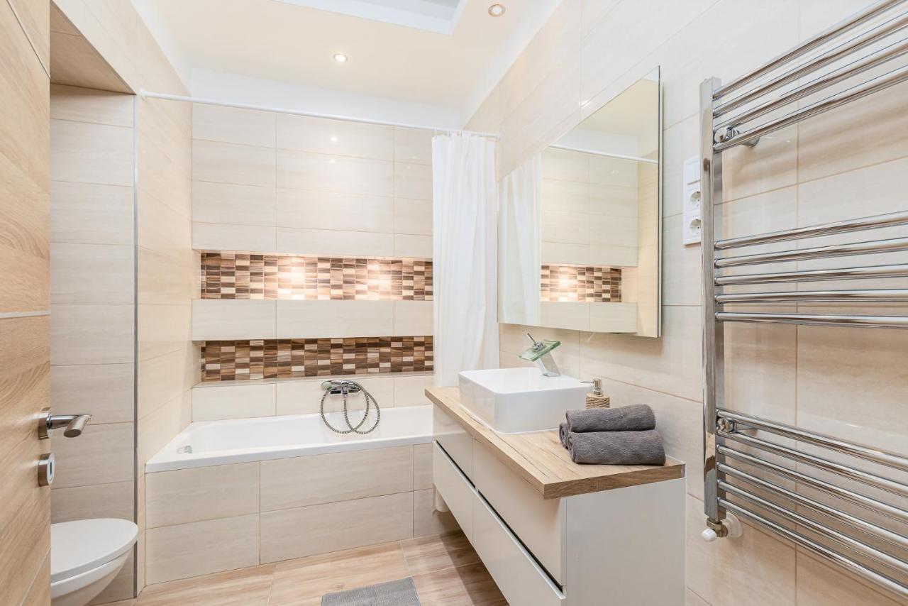 Csengery Deluxe Home With Balcony Будапеща Екстериор снимка