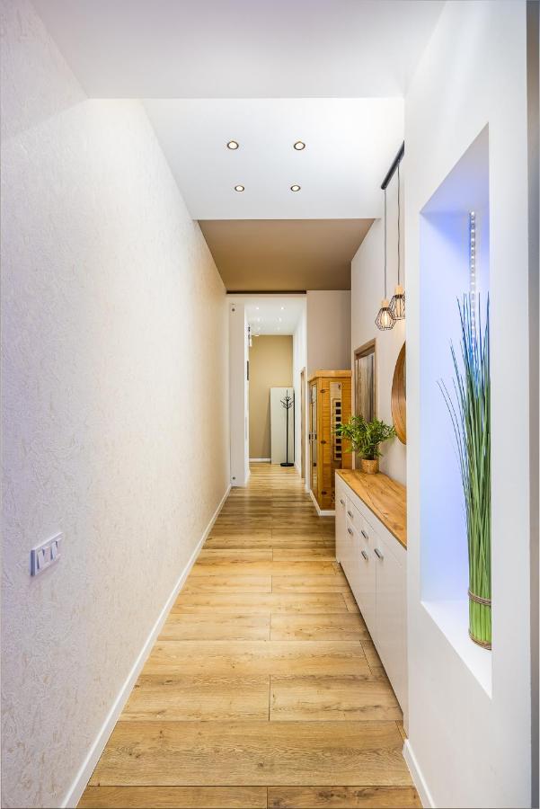 Csengery Deluxe Home With Balcony Будапеща Екстериор снимка