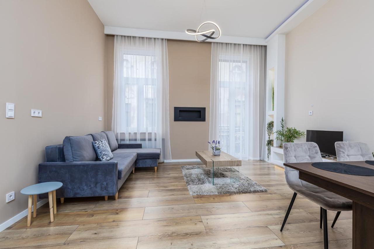 Csengery Deluxe Home With Balcony Будапеща Екстериор снимка
