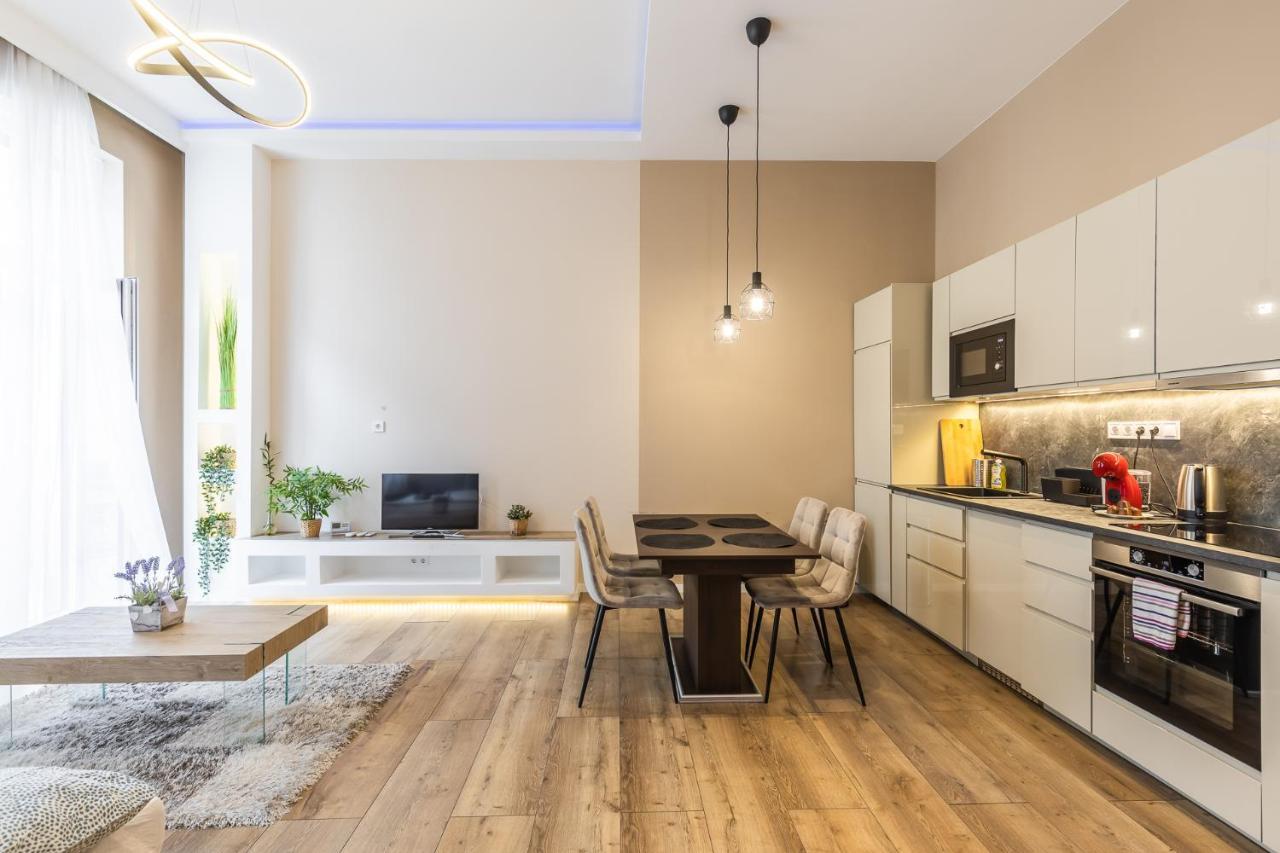 Csengery Deluxe Home With Balcony Будапеща Екстериор снимка
