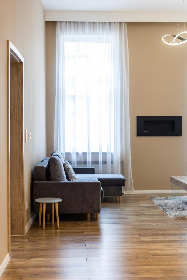 Csengery Deluxe Home With Balcony Будапеща Екстериор снимка