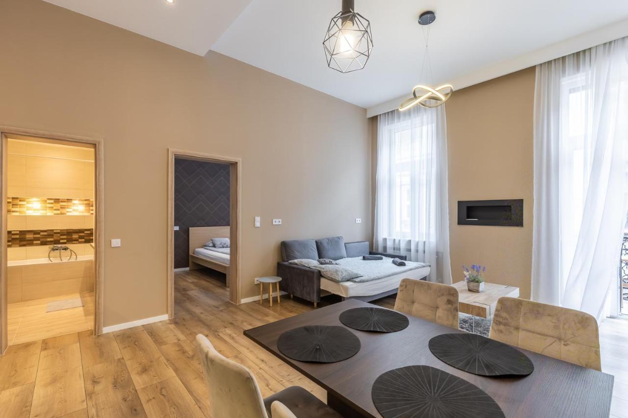 Csengery Deluxe Home With Balcony Будапеща Екстериор снимка