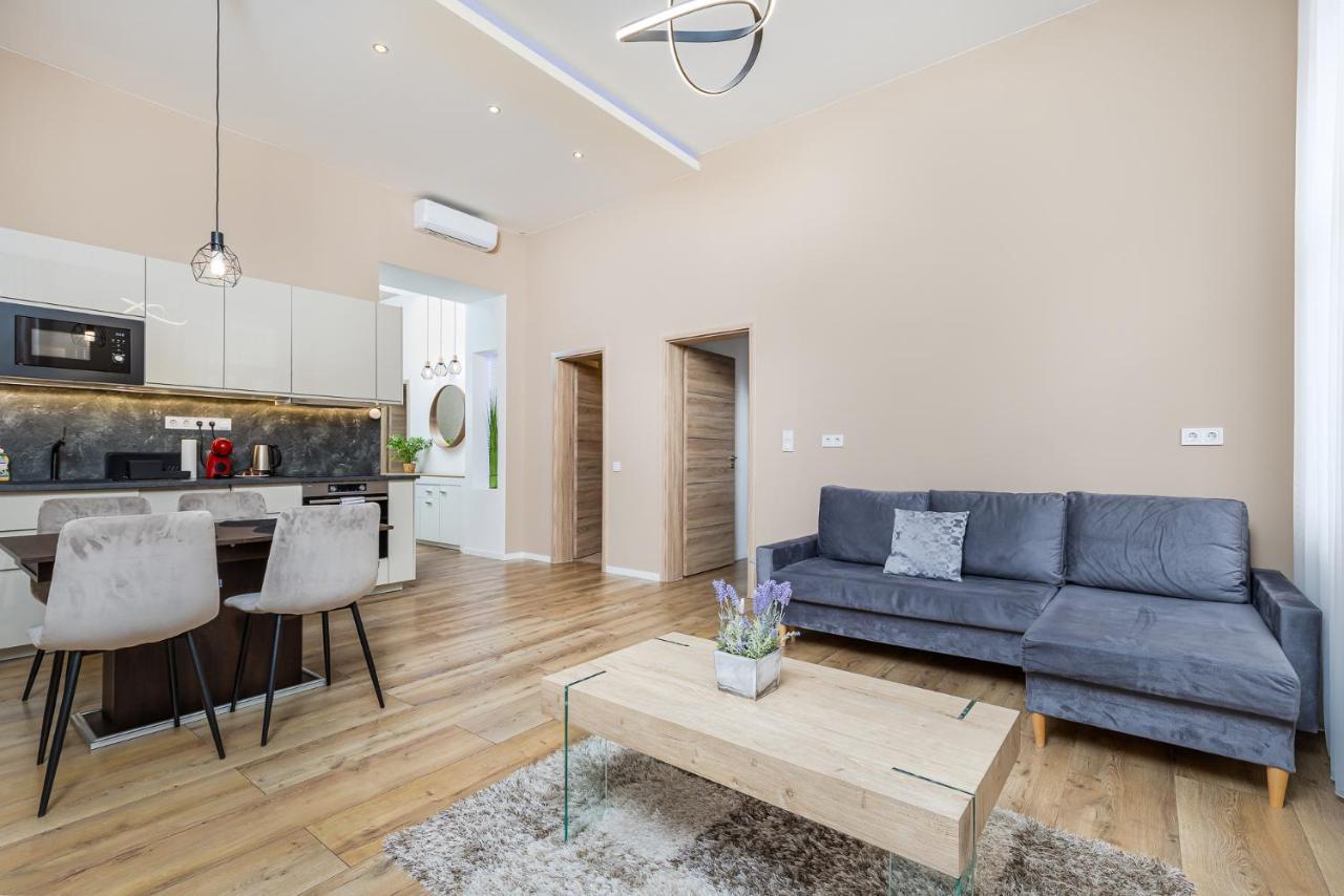 Csengery Deluxe Home With Balcony Будапеща Екстериор снимка