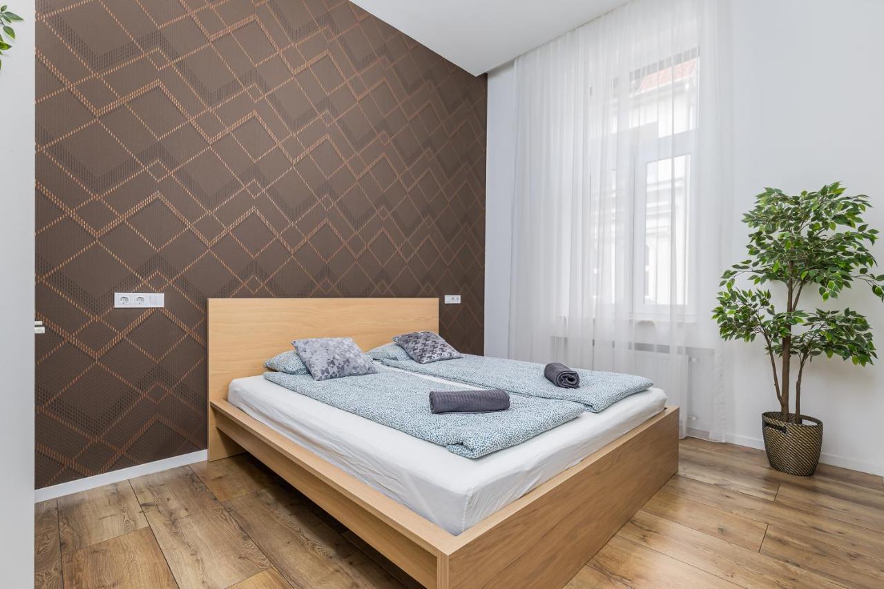 Csengery Deluxe Home With Balcony Будапеща Екстериор снимка