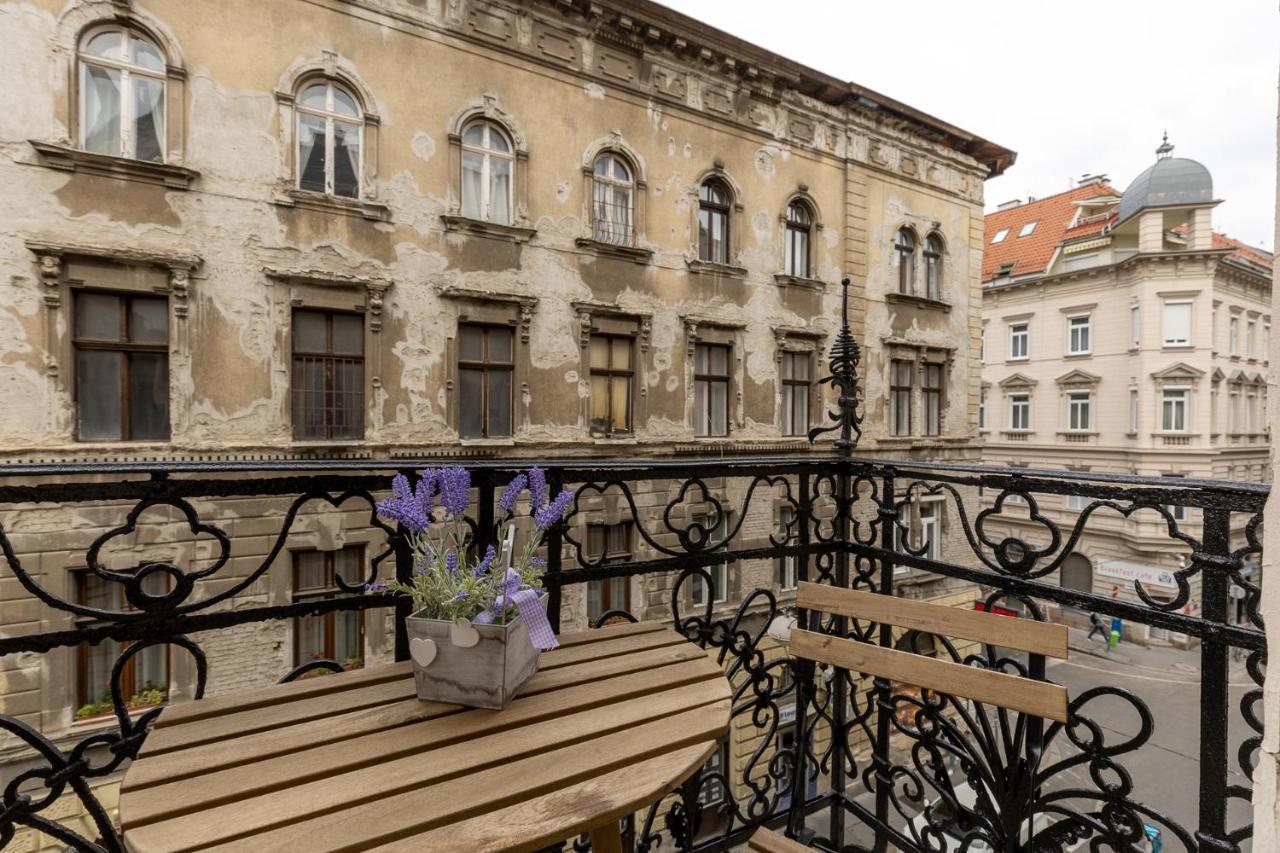 Csengery Deluxe Home With Balcony Будапеща Екстериор снимка